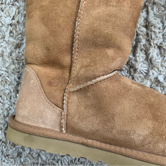 UGG Women's Classic Tall II Boot size 6 Chestnut Sheepskin Insole Suede Outer - Picture 13 of 16